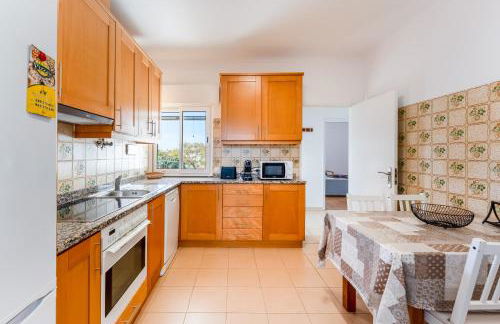 Sunny 3BDR Apt with Pool in Ferreiras by LovelyStay - Foto 11