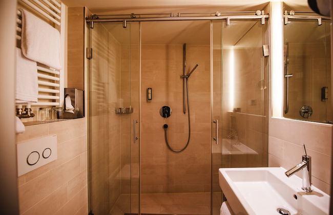 Car by Side - Photo 35