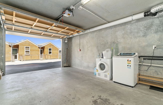 LAKESIDE LIVING - MODERN 2-BEDROOM APARTMENT - Foto 10