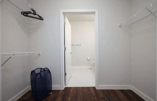 Stylish 2BR w Pool,Gym,Prking-Near Rvrwalk & Dome - Foto 18