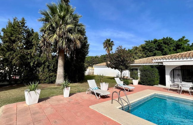 Beautiful Villa With Pool Scenic Views Sleeps 8 - Photo 6