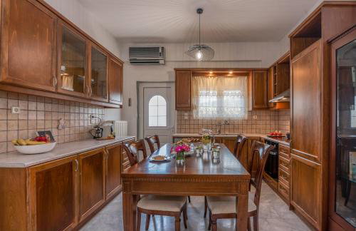 Achilleas Deluxe House-Jacuzzi - BBQ - Foto 24