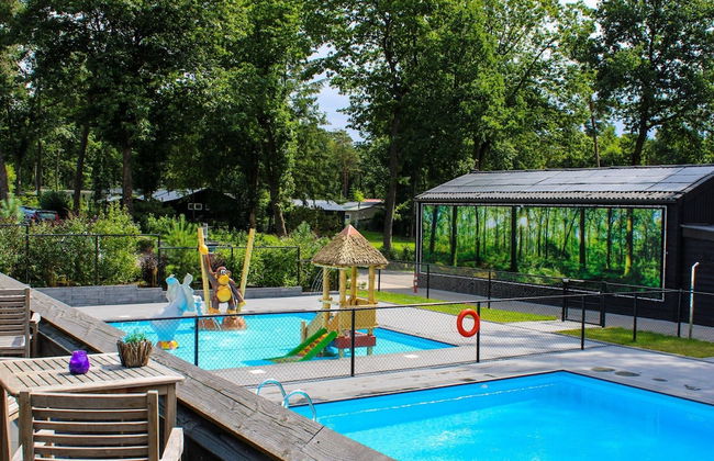 Modern Holiday Home With Decorative Fireplace - Foto 13