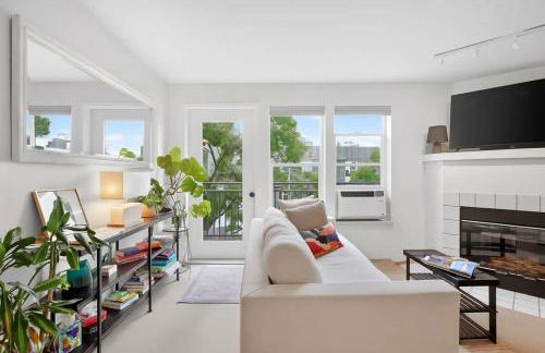 Free Parking - City Views - Near Attractions - Foto 15