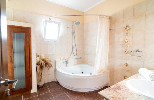 Kondarini Sea View Villa, Just 290m from the beach, by ZanteWize - Foto 20
