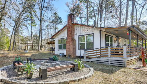Fish Sam Rayburn! Secluded Cabin with Deck and Grill - Foto 1
