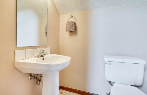 Love Lake Retreat with Hot Tub in New Richmond! - Foto 20