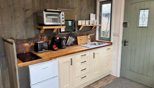 Hideaway - Photo 3, stove, toaster