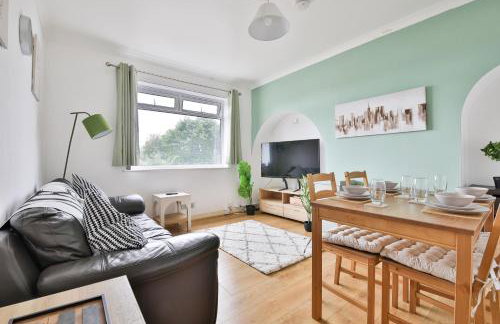 4 Modern Contractor Stay Bed with TV in Every Room and Parking in Swansea - Foto 4