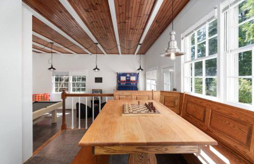 Exclusive Lux Home Near Town • Game Rm • Gym • 4BR - Photo 63
