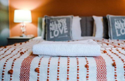 Spacious Modern Chester Home - Great Location - Photo 61