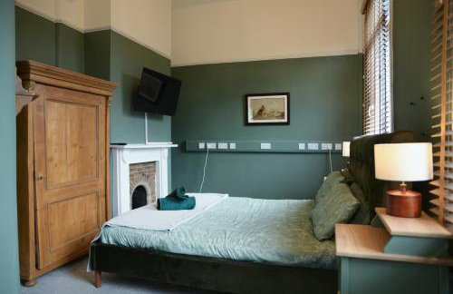 1-Bed Apartment Sleeps 4 Near Altrincham Centre - Foto 12