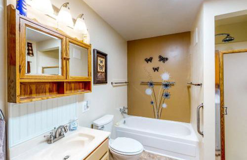 Deck and Mtn Views! Family A-Frame Cabin in Bailey - Foto 14