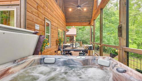 Hot Tub and River Access Family McCaysville Cabin - Foto 2