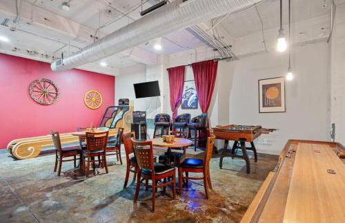 Beautiful Downtown Apartment with Pool, Laundry, Parking - Foto 13