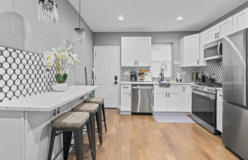 Charming Home Parking, Sleeps 10, WFH Space - Foto 23