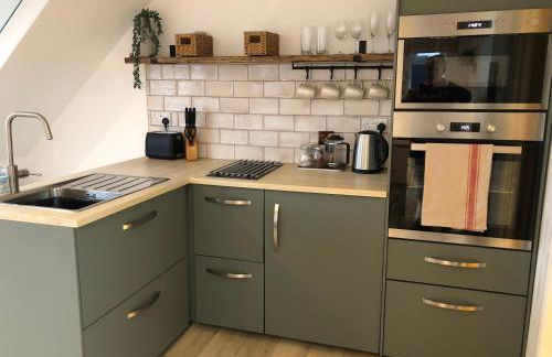 The Bolthole - Photo 18