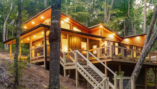 The Onyx - Walk to Falls, Hot Tub, Resort Access, Luxe Approved - Photo 1, Garden view