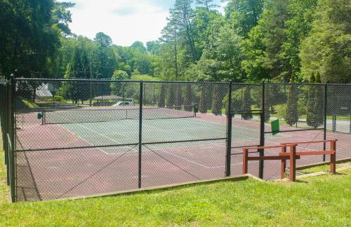 Game Room and 3-Story Deck at Lake Hiwassee Hideaway - Foto 43