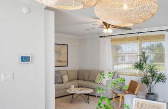 Stylish coastal retreat with Heated Saltwater pool - Foto 28