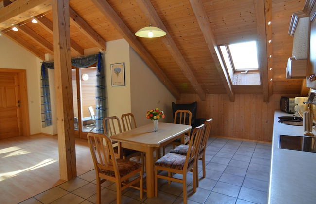 Restful Apartment with Sauna, Hot Tub, Fitness Room, Balcony - Photo 15