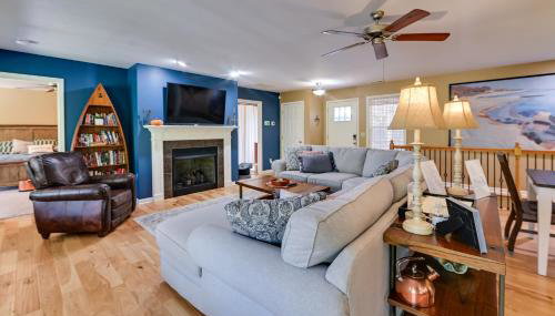 Lakefront Gilbertville Haven with Private Boat Dock! - Foto 3