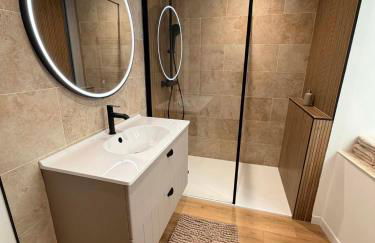 Le salon des voyageurs - Au Cœur de DOLE - Parking GRATUIT à proximité - Foto 11