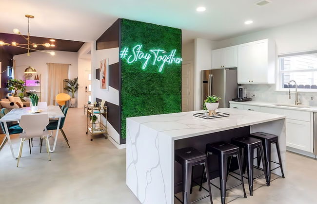 Pool Hottub Magic School Bus 5 Mins to Downtown - Photo 18