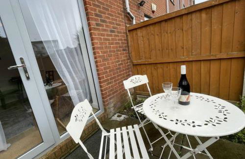 Ashford 4-Bed Townhouse with Garden and Parking - Foto 31