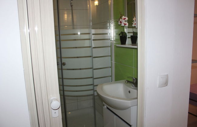 Aaron Studios Apartments - Photo 11