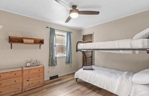 Chill Retreat, hot tub, large private yard - Foto 25