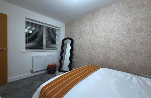 Adeluxe Home - Luxury 2 Bedroom Entire House with Free WiFi, Disney, Netflix and Amazon Prime Included - Foto 48