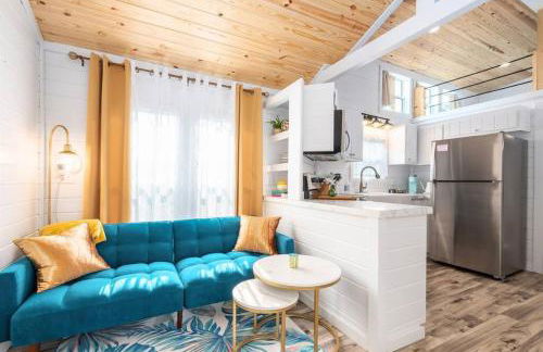 7 Le Soleil Retro Tiny House, Boat Parking, Mins to Lake Guntersville, City Harbor - Foto 5