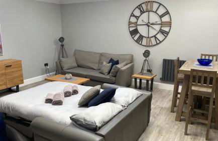The Store by Caithness Luxury Apartments NC500 - Luxury modern conversion with open plan living - Sleeps 4 - BUDGET FRIENDLY FOR LONG STAY TRADES - CONTACT US - - Photo 12
