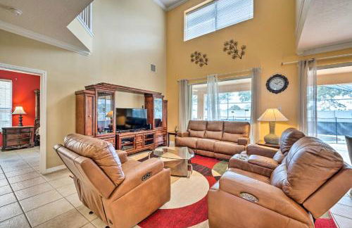 Spacious Family Home with Spa in Davenport! - Photo 4