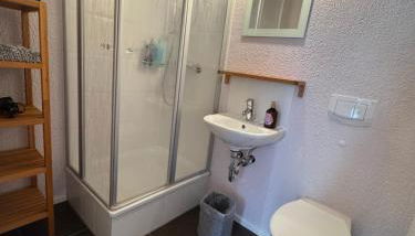 Gemütliches City-Apartment mit Kitchenette & Café im Haus - Photo 2