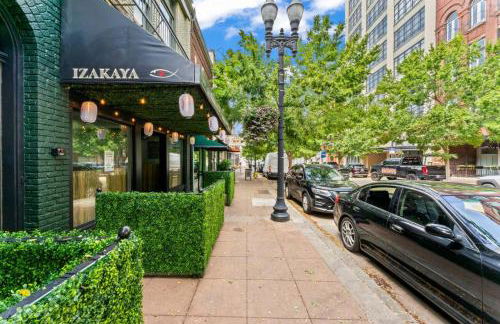 Amazing Rooftop Patio Overlooking street - Foto 32