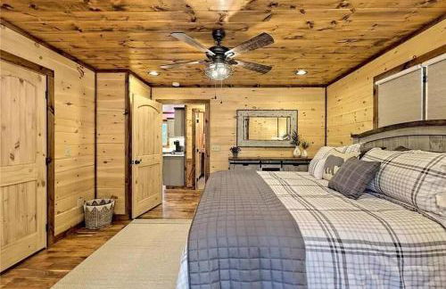 WolfCabin Lux Family Home, Fire Pit, Hot Tub, ADA ramp, ez paved rds - Foto 73