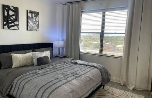 Luxe Skyrise Condo Downtown Jax - Foto 8