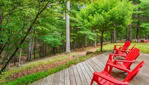 Cabin w hot tub & kayaks by river - Foto 3