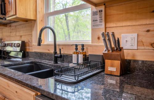 The Wilderness Cabin - Shenandoah Getaway - HotTub, Arcade, RiverAccess - Foto 48