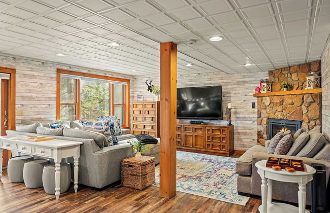 Mountain Escape With Game Room, Balcony & Stunning Views in the Poconos Christina - Foto 20