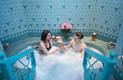 Best Location! 4 BR! Next to French QT by YouRent - Foto 13