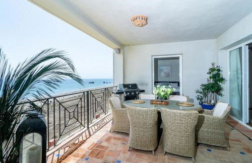 LAP- 3 bed apartment on the beach. Families only - Photo 1