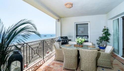 LAP- 3 bed apartment on the beach. Families only - Photo 1, Other