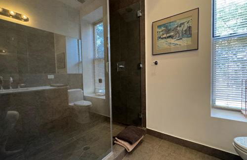 Large and Luxurious in Strivers Row - Photo 35