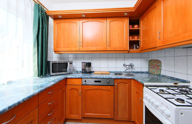 6 bedroom House in Balatonszárszó with garden and terrace - Photo 4