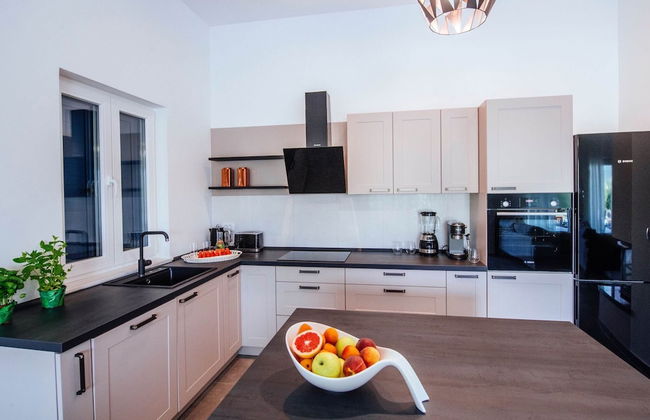 Villa With Private Pool and Garden - Foto 9