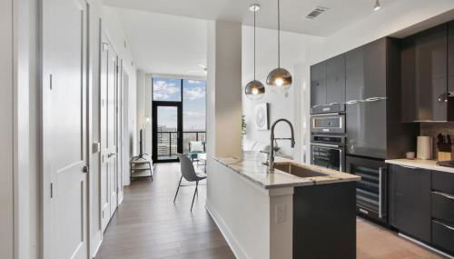 Midtown Penthouse 2 bdrm - Photo 5