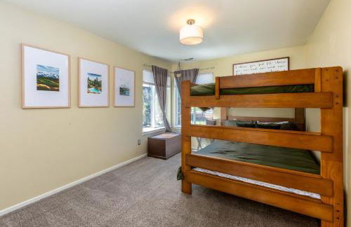 Wildflower Getaway HALF acre yard firepit hot tub bikes Dogs OK - Foto 16